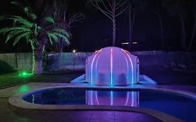 Chalet Con Piscina Y Jacuzzi En Madrid Alquila Habitaciones